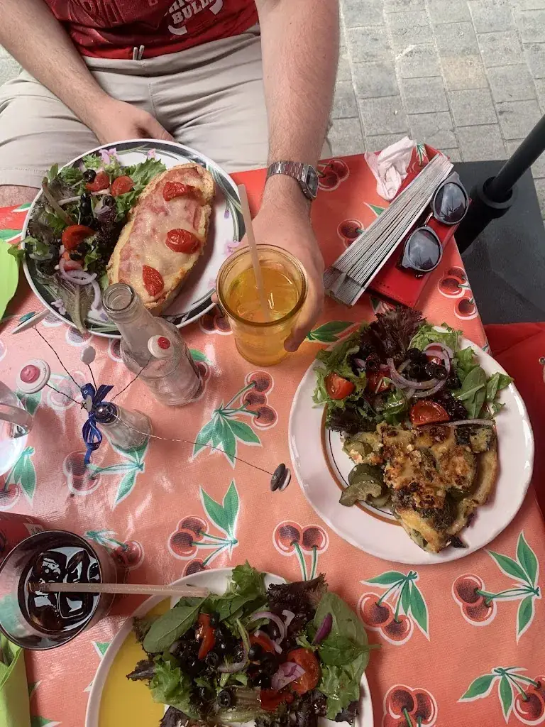 Rebecca O'Connell_Tatie Cherry_Sète_recensione