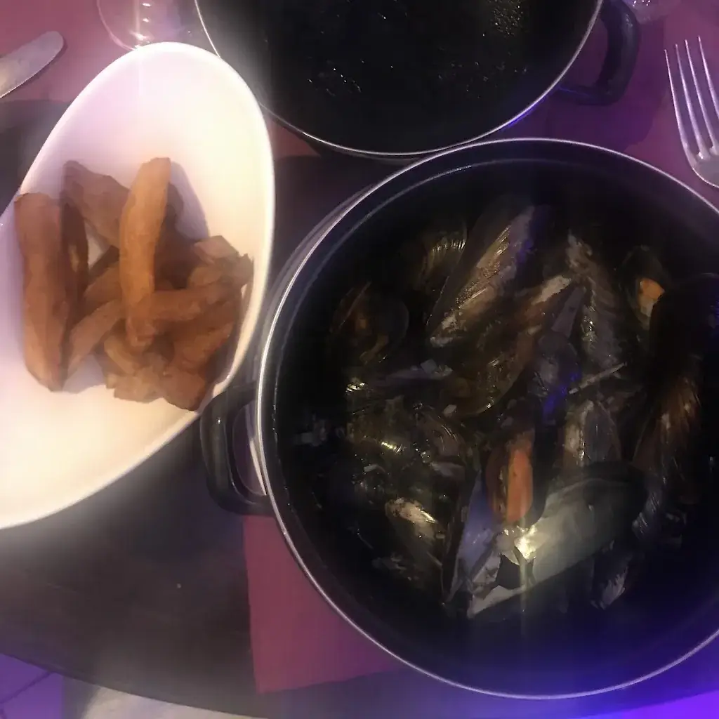 Kendra Valentine_L AUBERGE_Sète_review