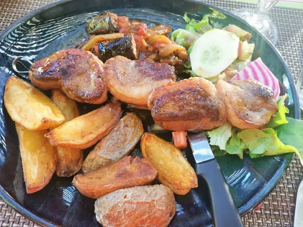 Iryna Konovalova_Le Pub 