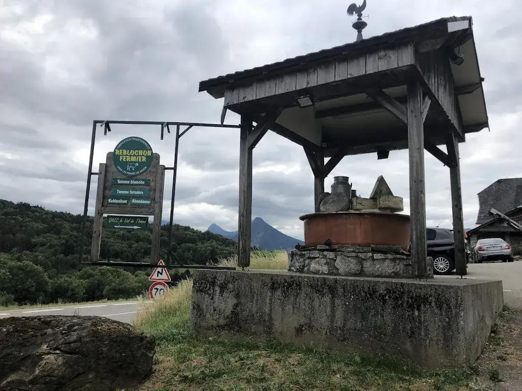 Iris L_La ferme de la Charbonnière_Menthon-Saint-Bernard_review