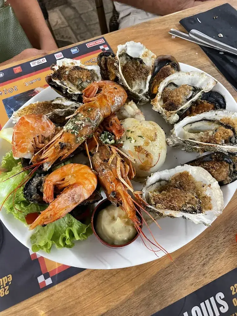 Zsofi Galantai_Chez François_Sète_review