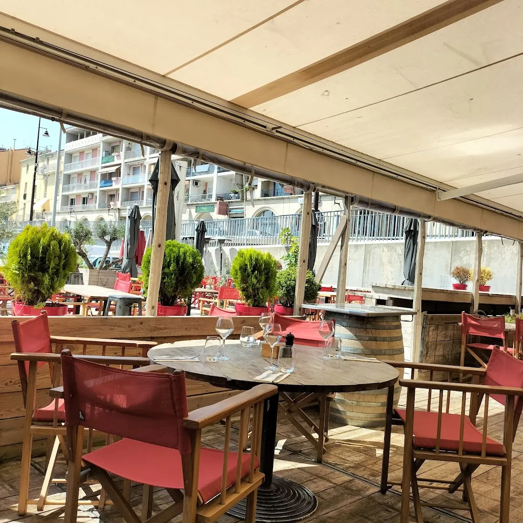 coquillages et crustacés restaurant in Sète