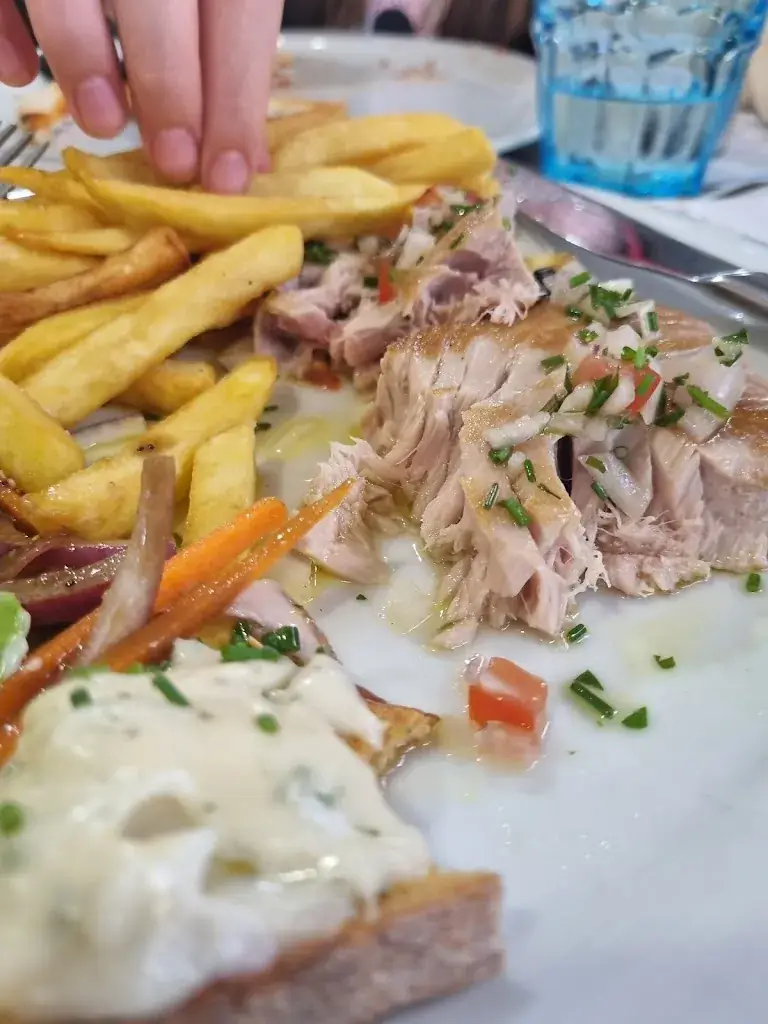 michael erett_The Corsair II_Sète_review