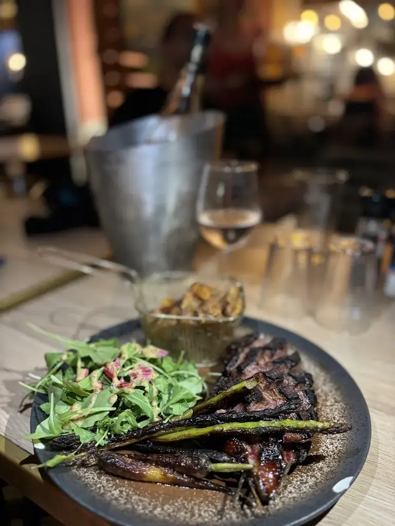 Hannah P_L'aquentine_Sète_review