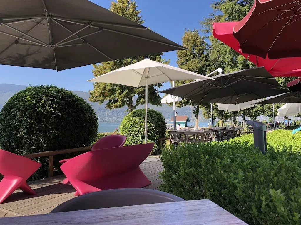 Le Chalet du Port restaurant in Menthon-Saint-Bernard