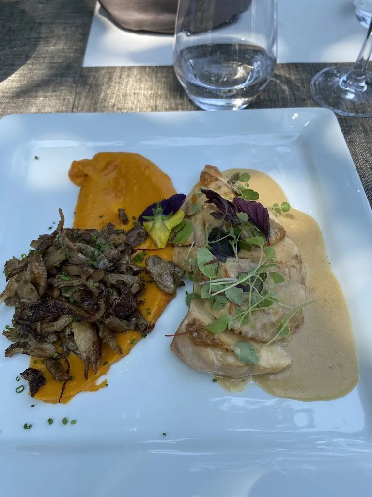 Esmarie Johnson_Palace Beach Restaurant_Menthon-Saint-Bernard_review