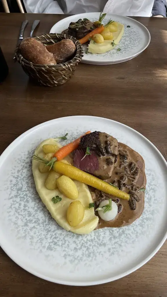 suraj harrington-odedra_Le Patio by Lou Caléou_Sommières_review