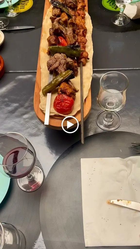 La maison de la viande turquoise restaurant in Sommières