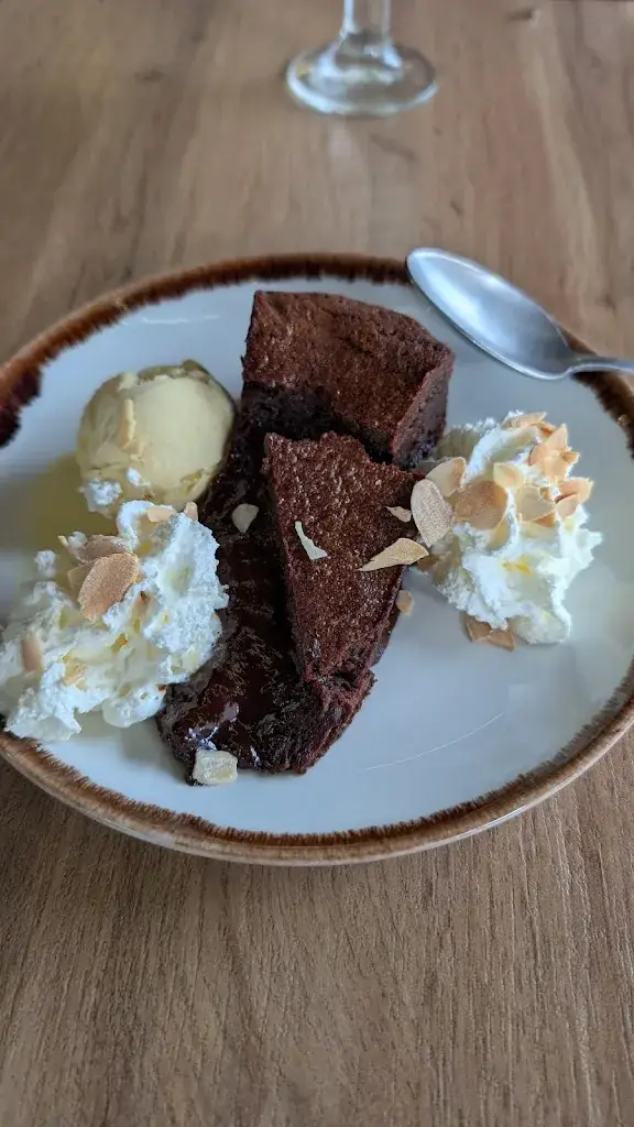 Dee S_Café de la Place_Menthon-Saint-Bernard_recensione