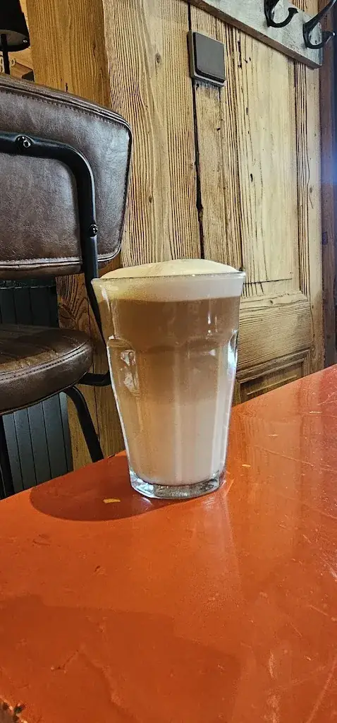 J Hernandez_Café de la Place_Menthon-Saint-Bernard_recensione