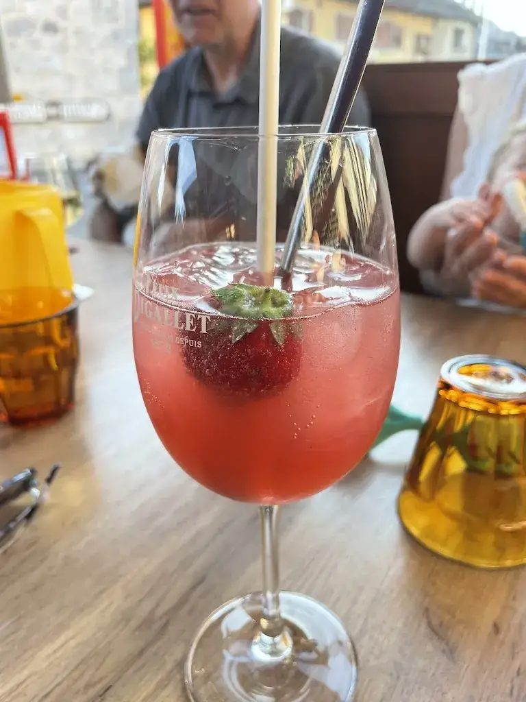 Café de la Place_Menthon-Saint-Bernard_slider_image_3