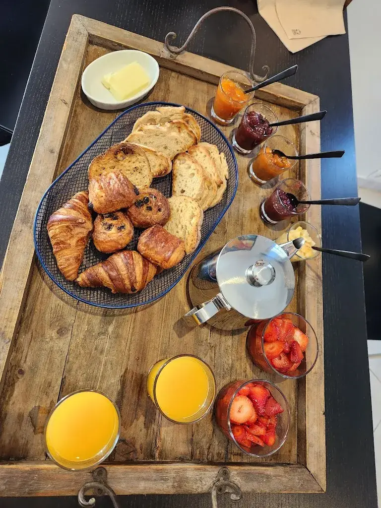 Linda Chang_Casa Dina Sommières_Sommières_reseña