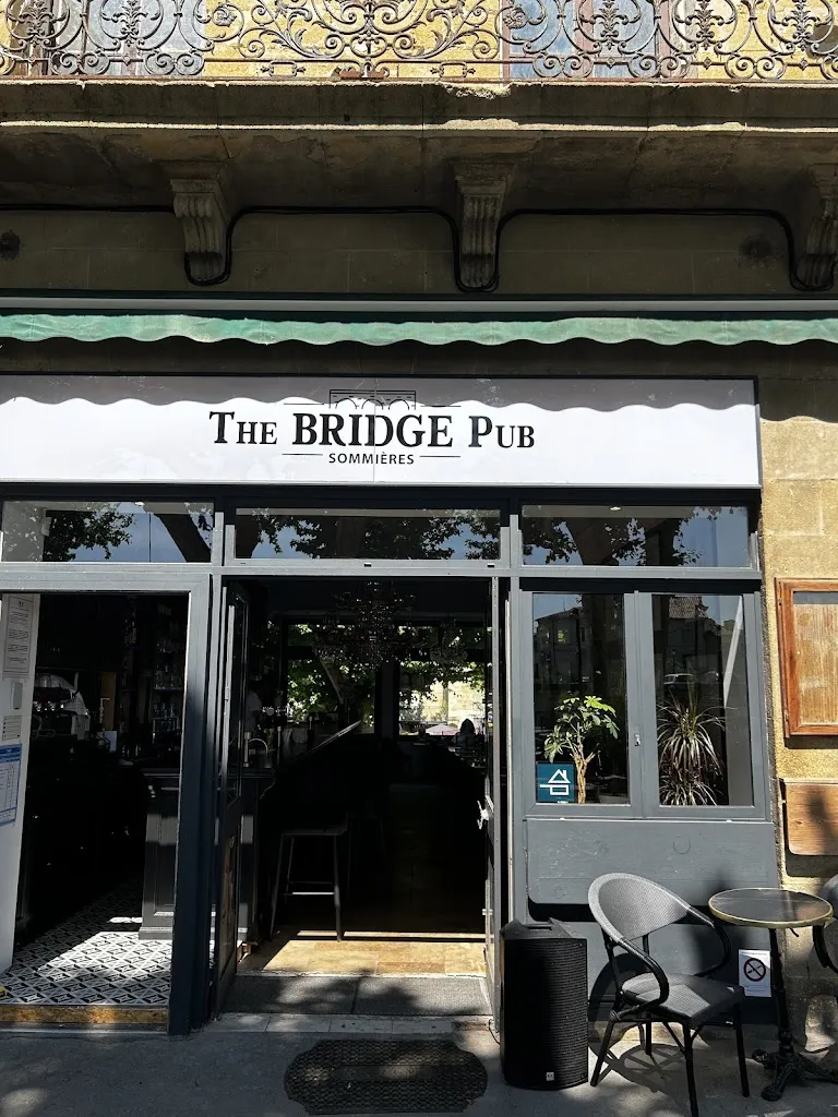 The Bridge Pub restaurant in Sommières