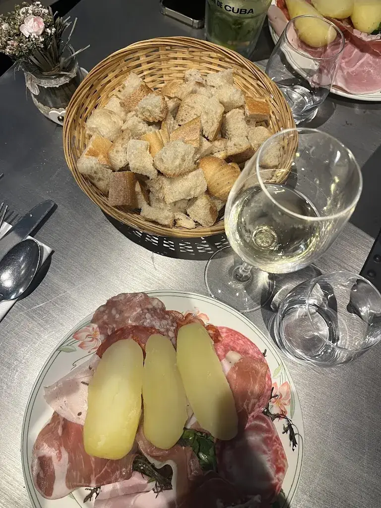 Eva Gouriou_L'Auberge de la Montagne_Arpajon_recensione