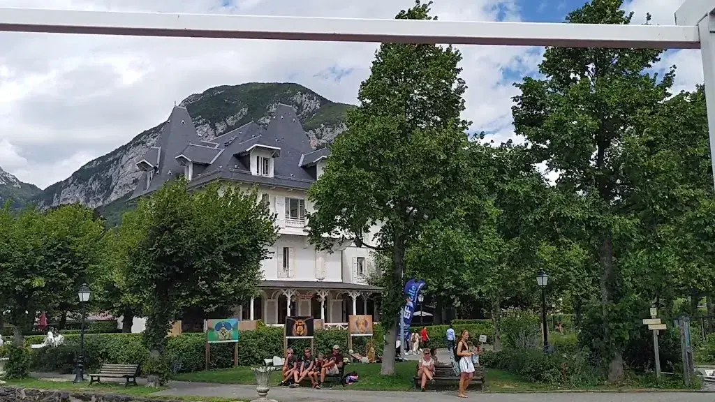 The Flower Pavilion restaurant in Menthon-Saint-Bernard