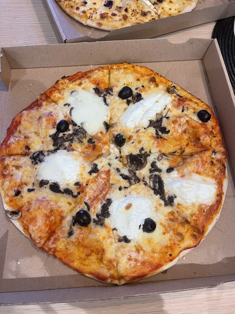 Cassandra Eddiji_Pizza Di Jo_Souillac_review