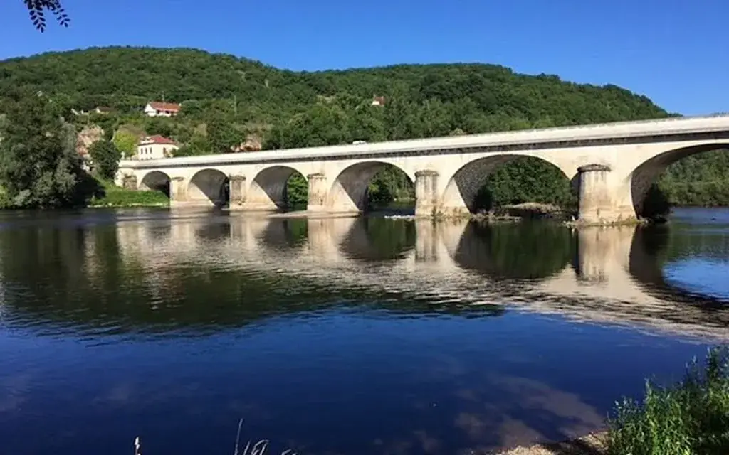 Camping du Pont de Lanzac restaurant in Lanzac