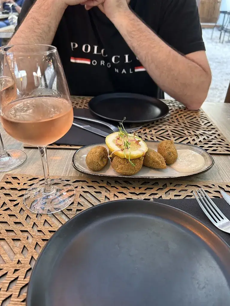 Mélanie SABINEU_La table des z'amis_Torreilles_review