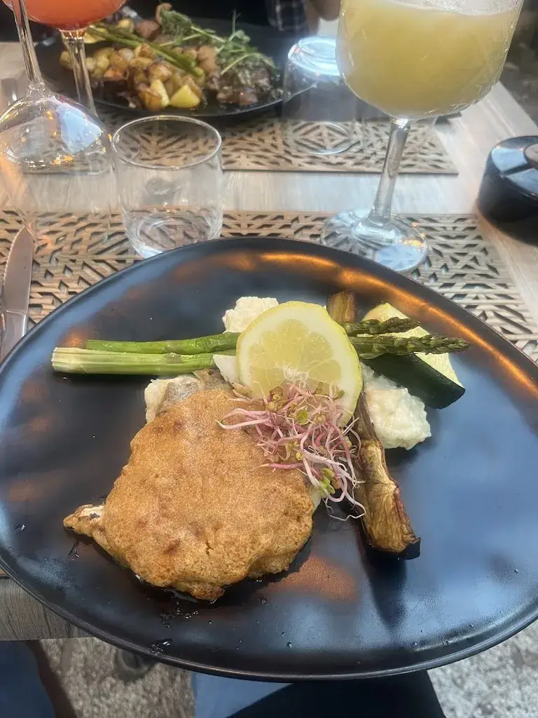 Alexis G_La table des z'amis_Torreilles_review