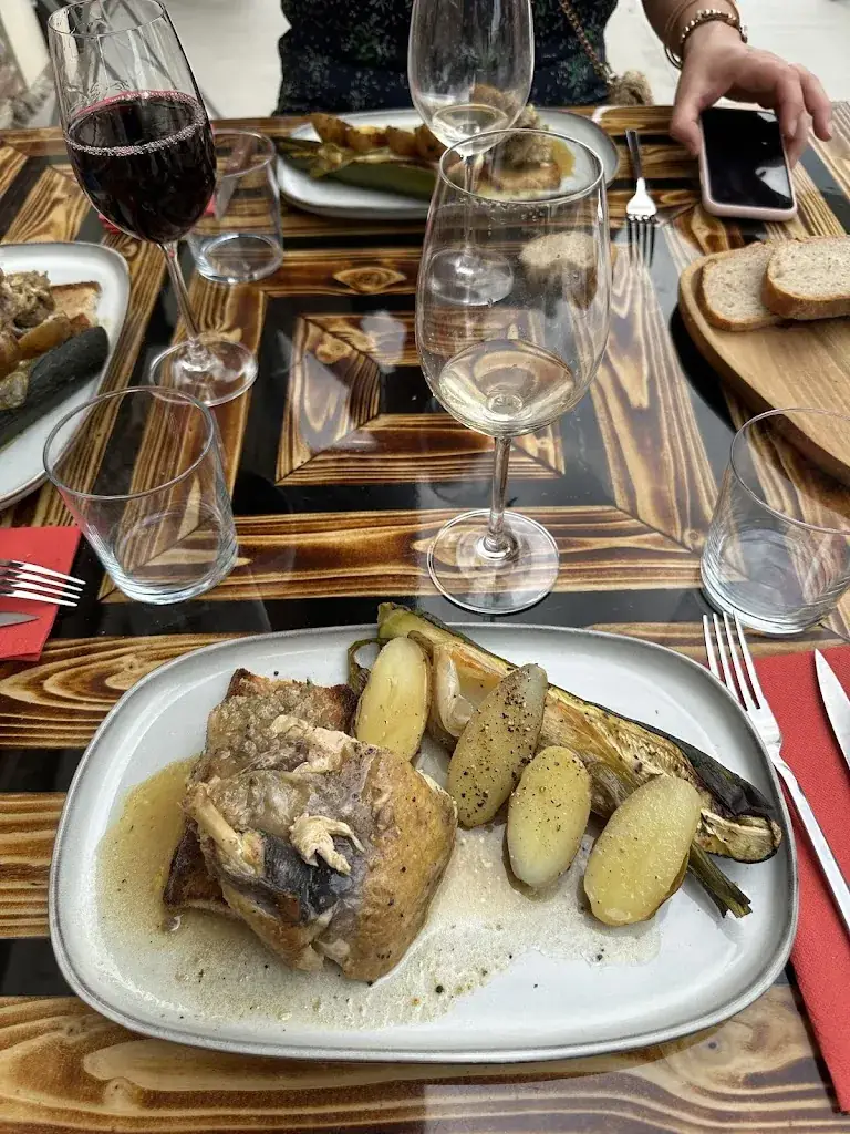 Alex Paz_Cave carton rouge_Vacquiers_review