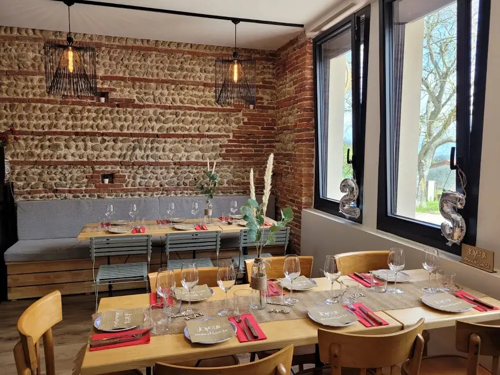 Cave carton rouge_Vacquiers_slider_image_2