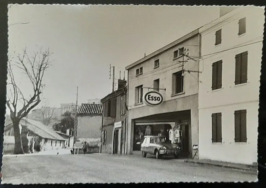 Cafe Du Centre_Vacquiers_slider_image_2