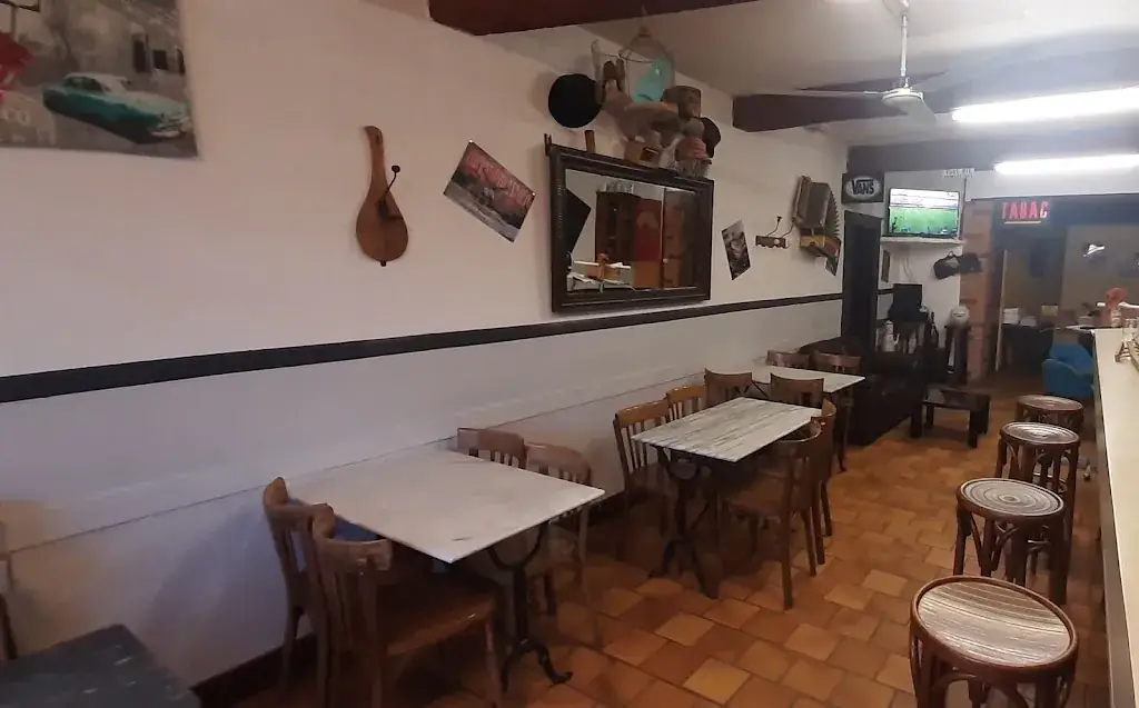 Cafe Du Centre_Vacquiers_slider_image_3