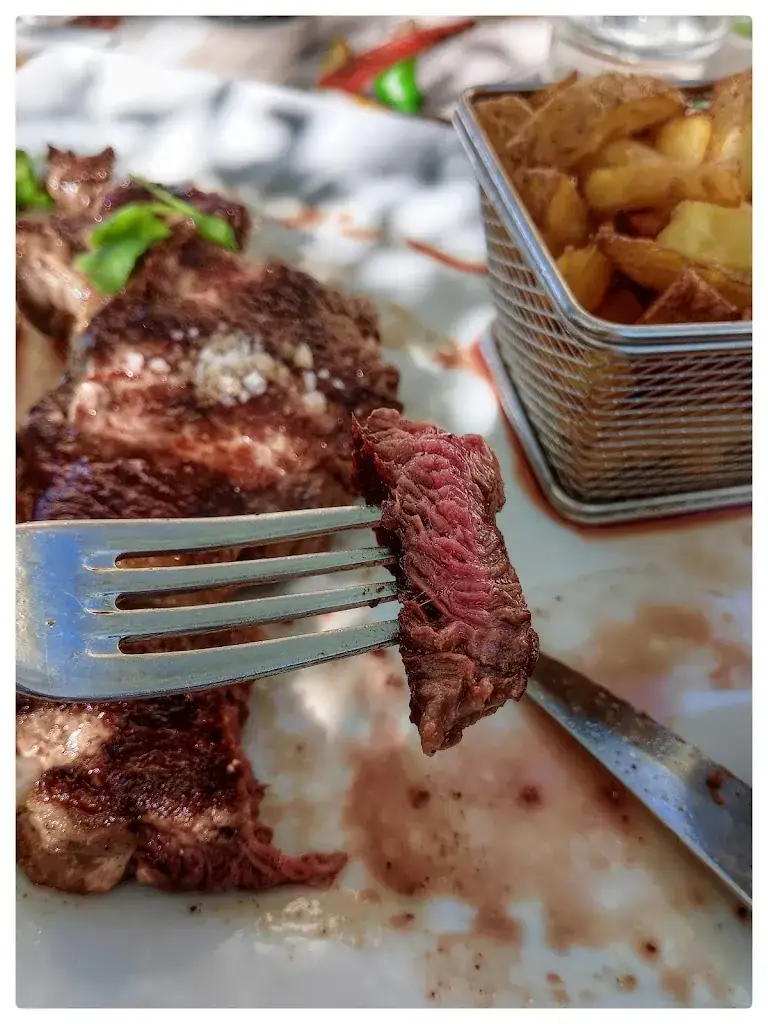 Stephen Branley_Logis l'Auberge Basque_Ozon_review