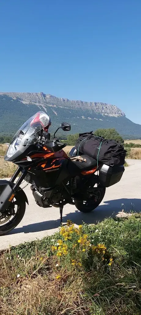 Richard Ball_Logis l'Auberge Basque_Ozon_review