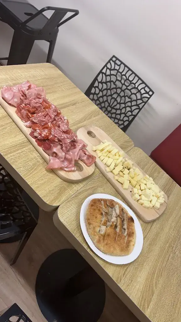 Marjorie Nicolas_Pizza Gino_Valergues_review