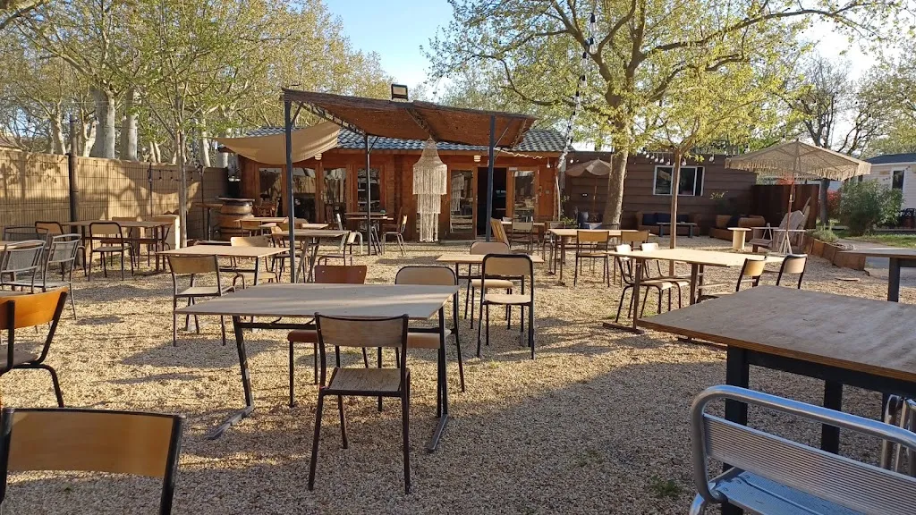 La guinguette bohème du Cabaret Neuf ristorante a Vallabrègues