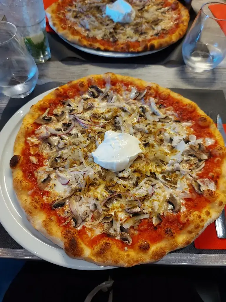 Nicole Vang_La Delizia_Arpajon_review