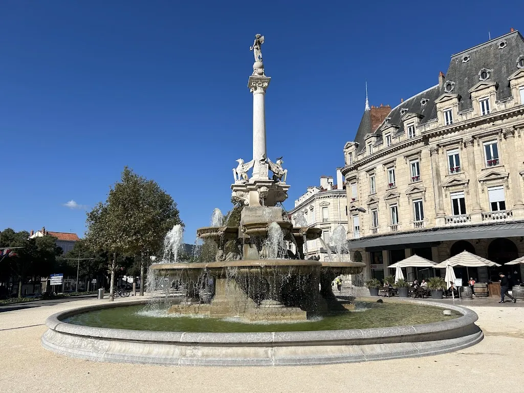 David Smith_Le Grand Café_Valence_review