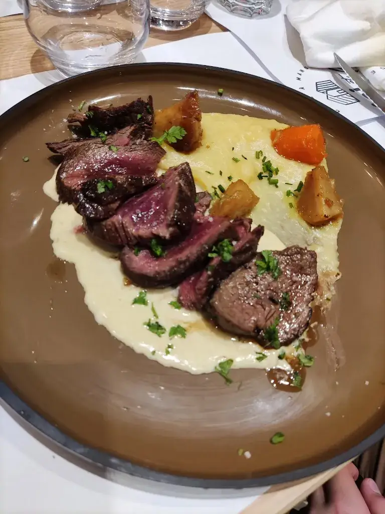 Lucile T_Ici et là Cave à manger - Restaurant à Valence_Valence_reseña