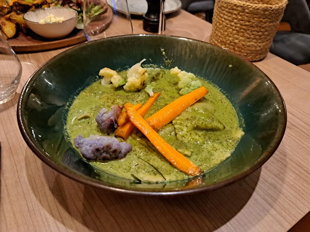 La table de Prune_Valence_slider_image_2