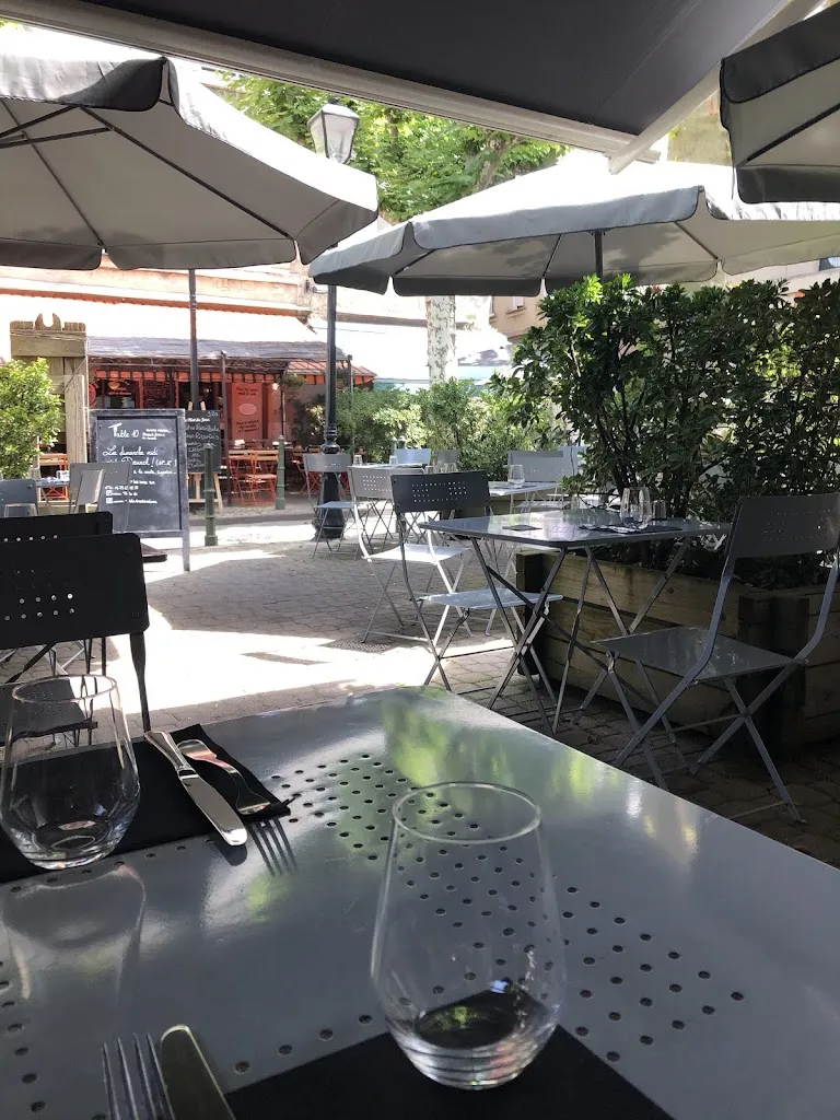 Table 10 restaurant in Valence