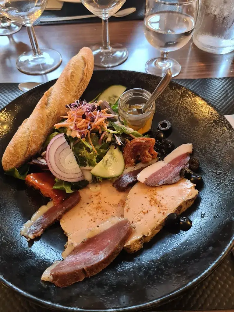 Auberge de la Tour_Valros_slider_image_1