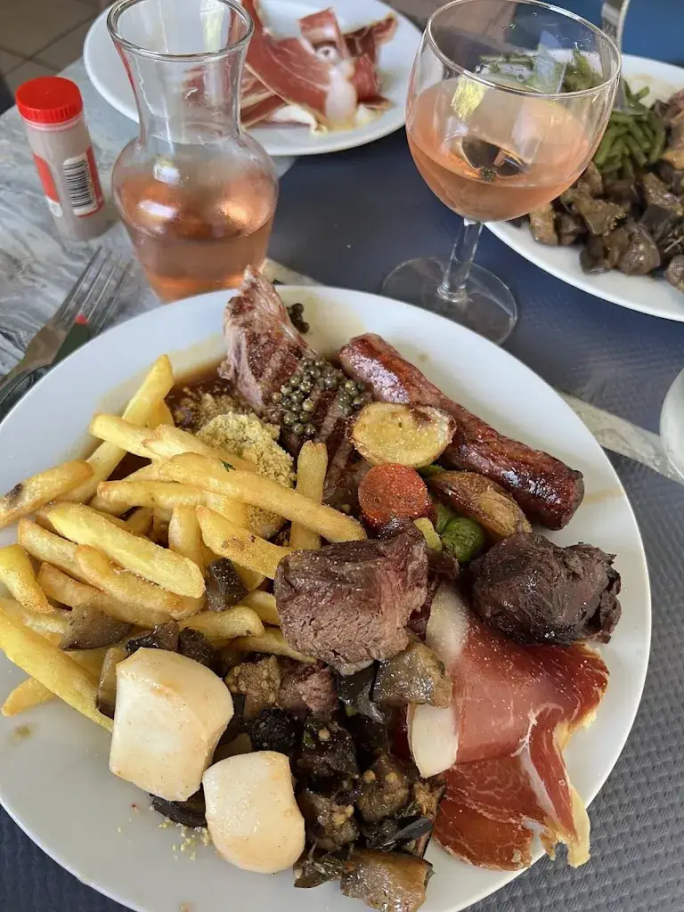 Helen Cornale_Les 3 Buffets_Saint-Jean-de-Verges_review