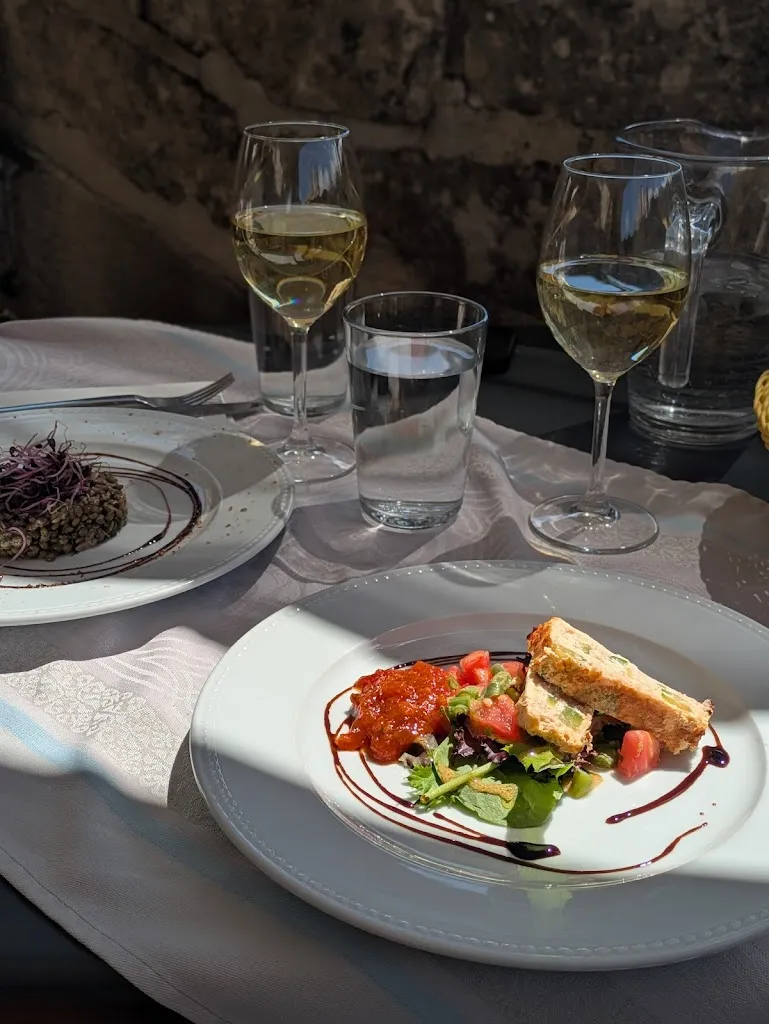 Louise F_La Parenthèse_Uzès_review