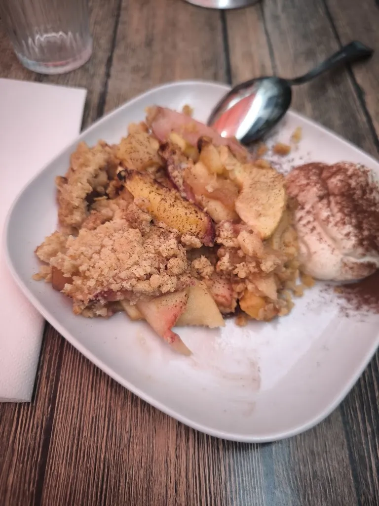 Mathis Thevenet_Chez Poulette, guinguette le soir, restaurant le midi_Vendargues_review