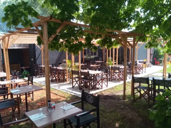 Chez Poulette, guinguette le soir, restaurant le midi restaurant in Vendargues