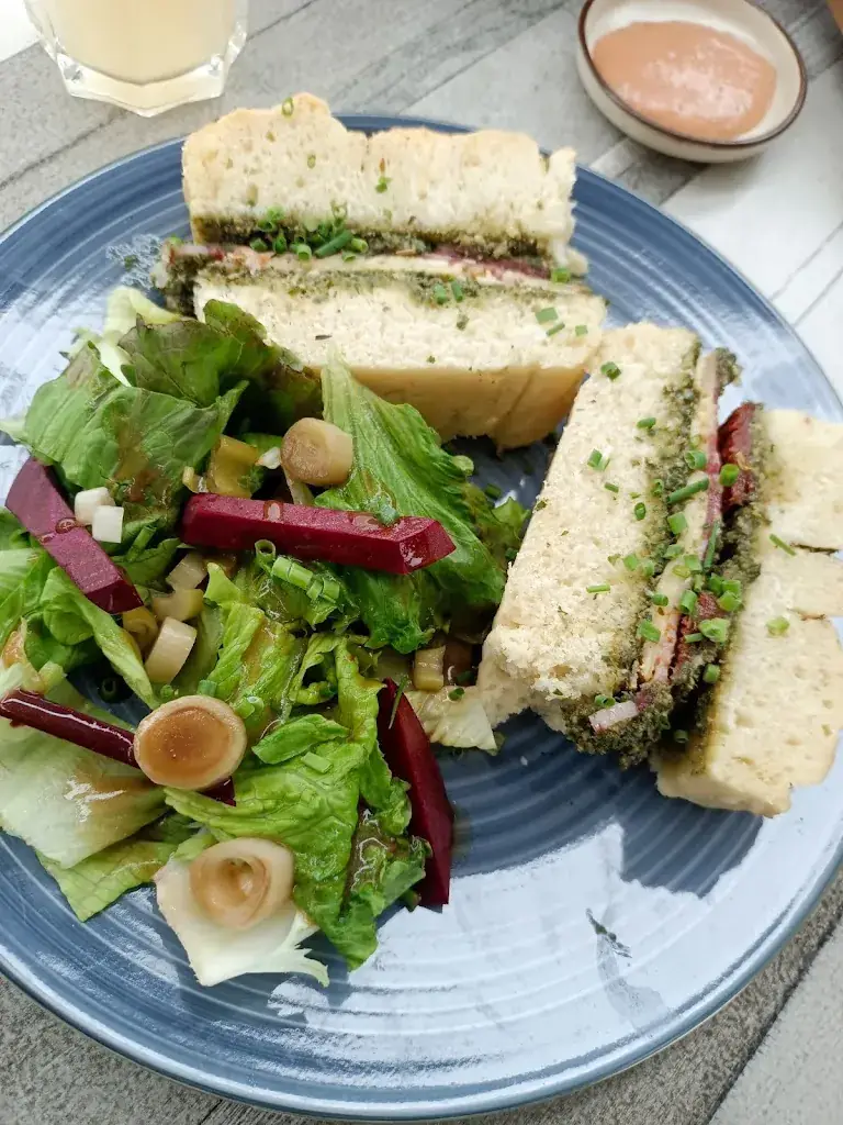 Melody Goldschmidt_Veirem Bé_Vayrac_review