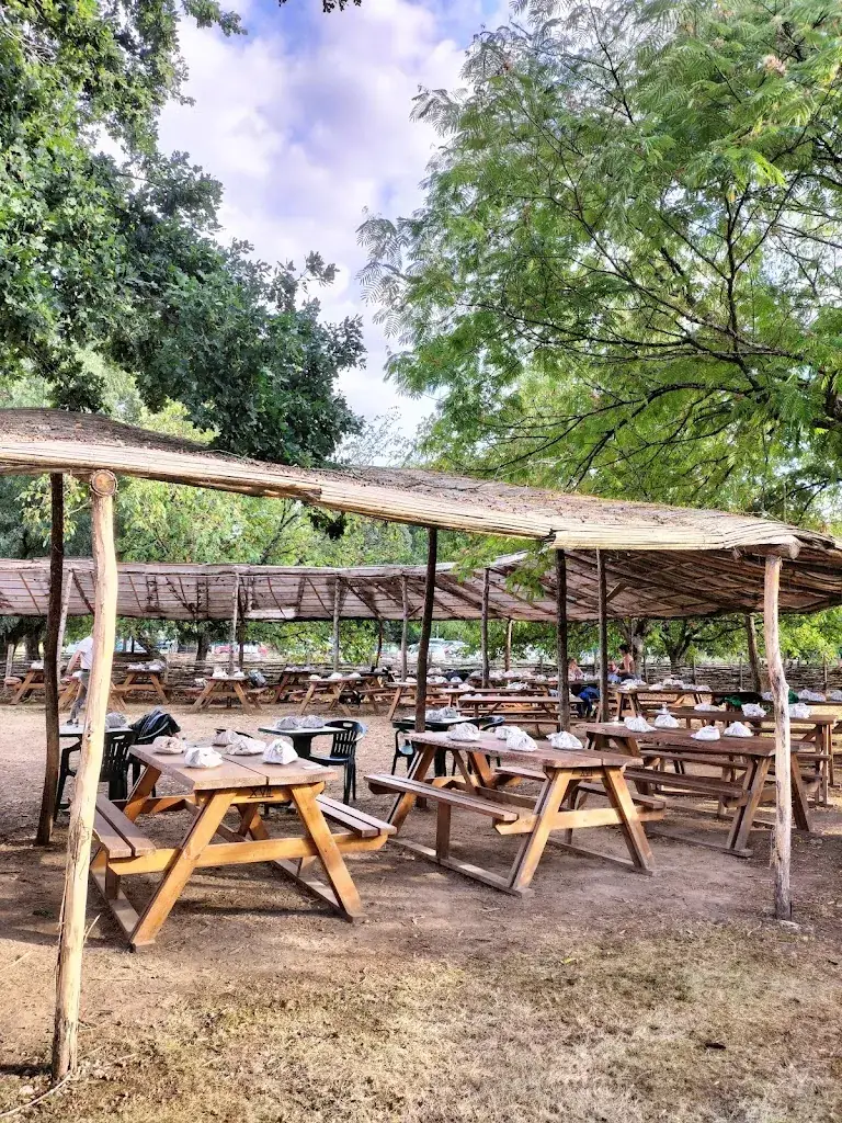 Les Saveurs D'uxellodunum ristorante a Vayrac