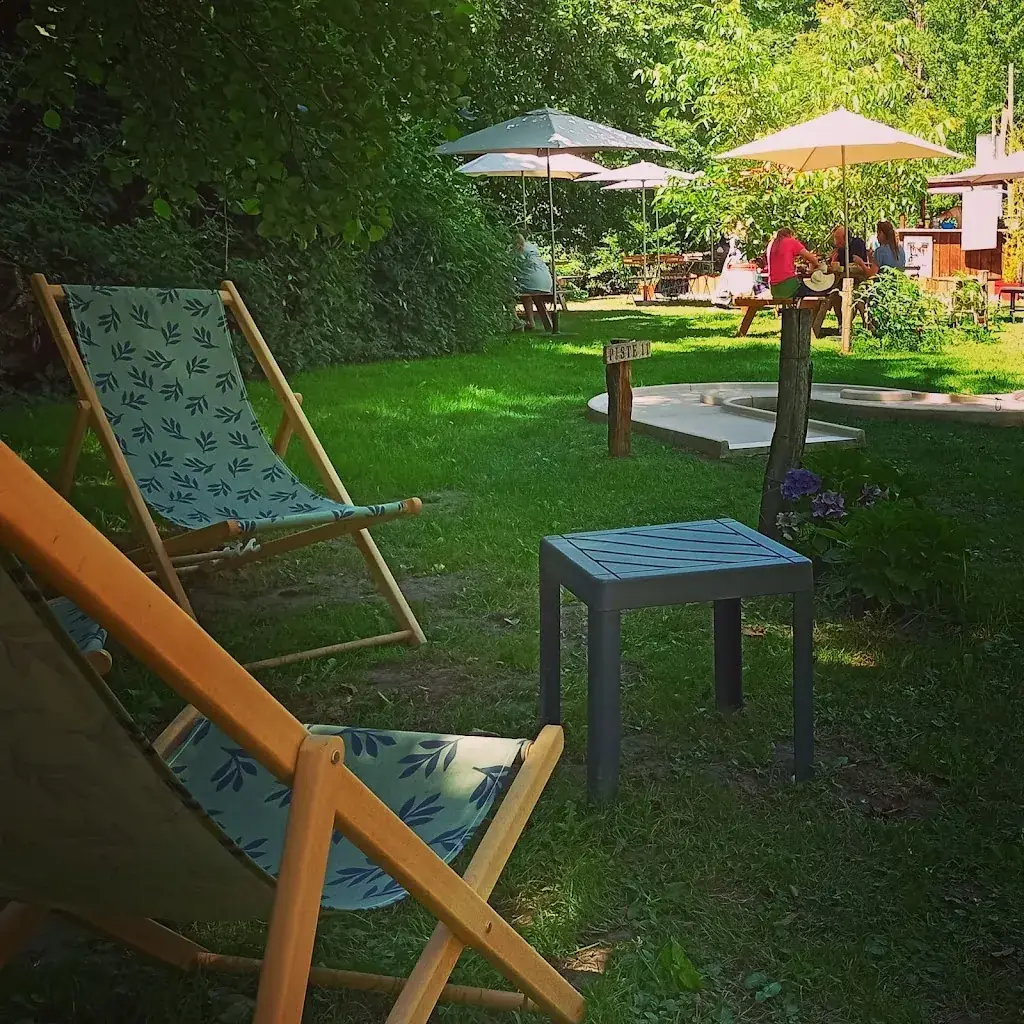 Restaurant "LA CABANE", snack, bar et glaces, terrasse au bord de la rivière à Carennac restaurant in Carennac