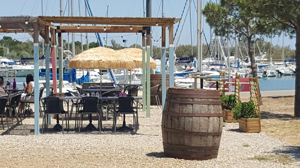 La Guinguette du Chichoulet restaurant in Vendres