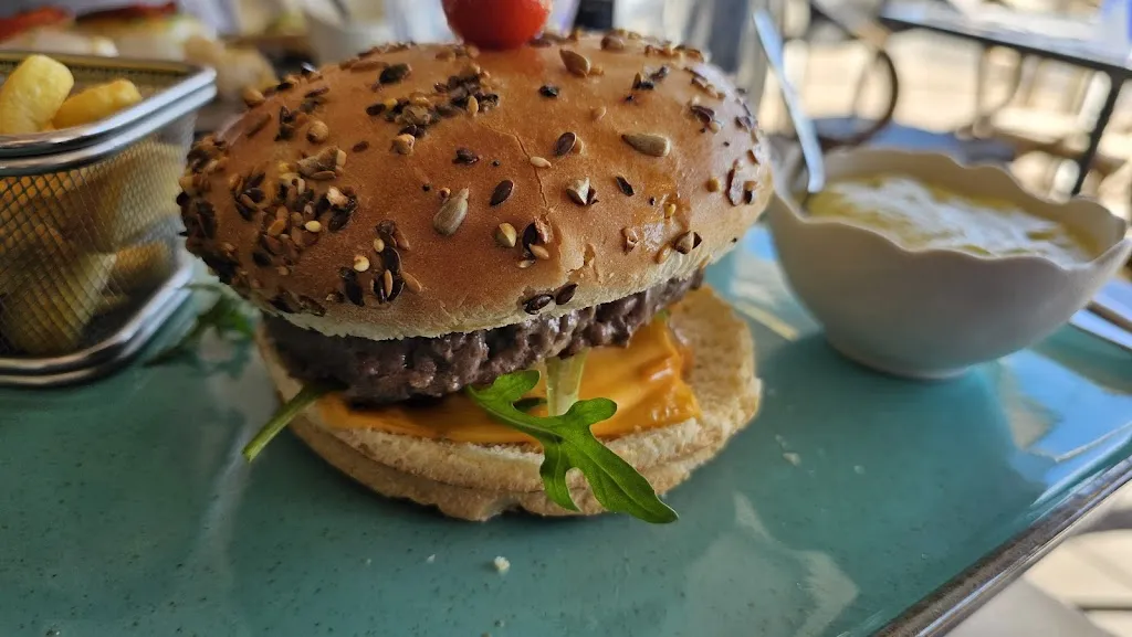 Arthur Breur_Les Jours Heureux_Valras-Plage_review