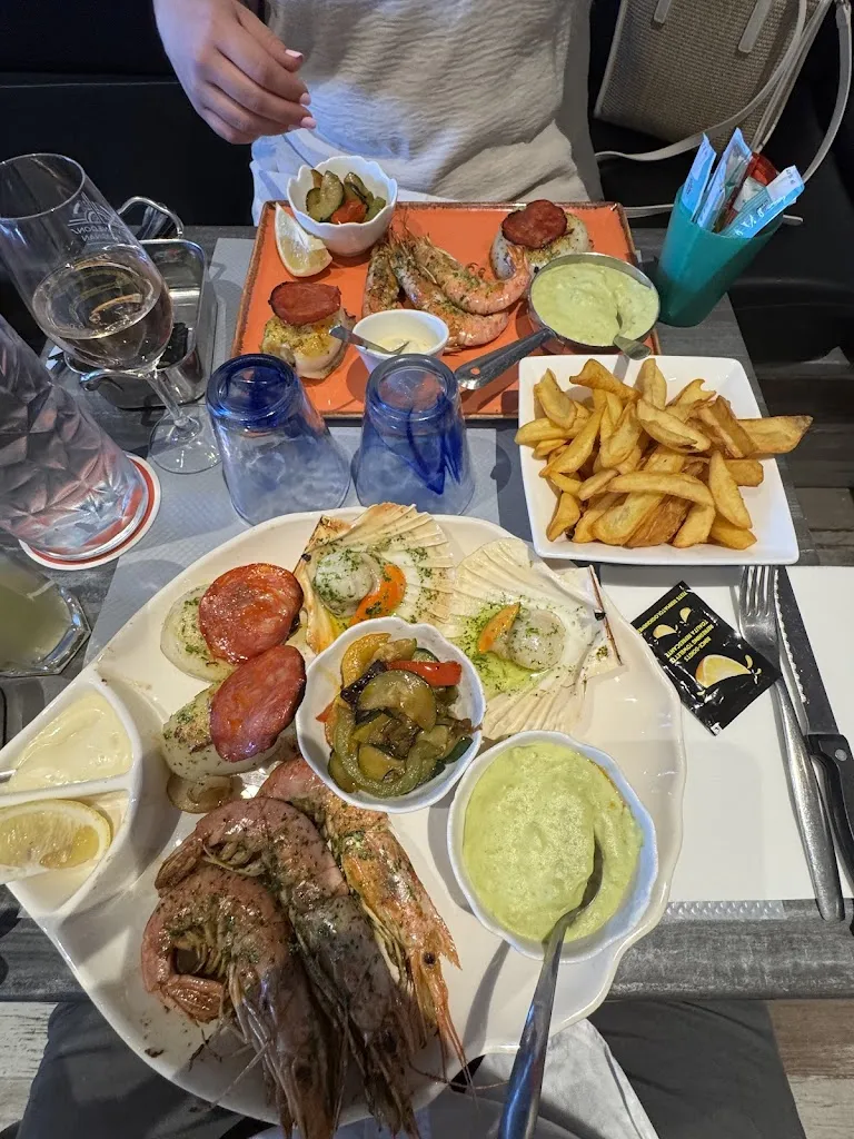 Ryan Miller_Les Jours Heureux_Valras-Plage_review