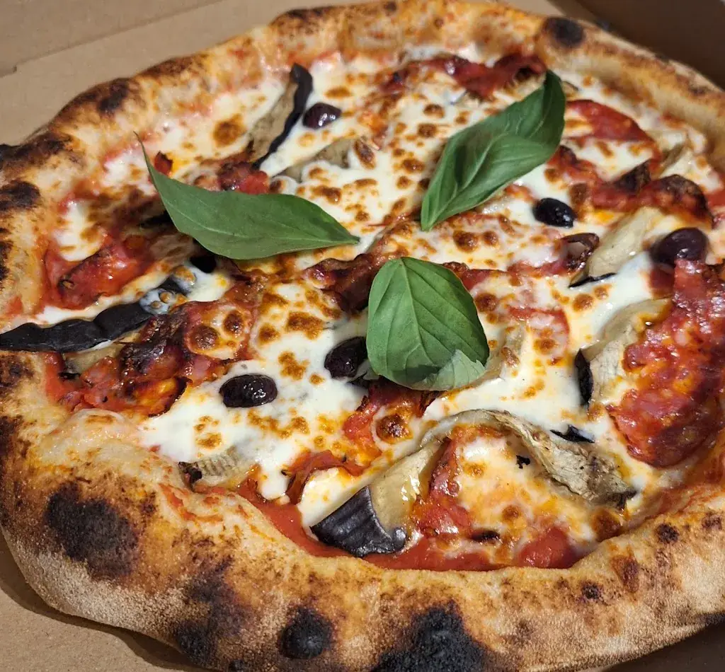 Pizzeria Magari_Vénéjan_slider_image_2