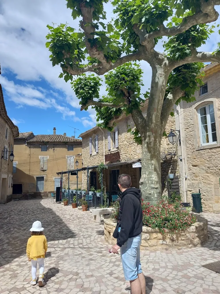 Anaïs Julien_La Pergola_Saint-Étienne-des-Sorts_review