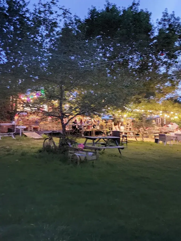 Emmanuelle Rigaud_La Guinguette Chez Jojo et Paulette_Verfeil_review